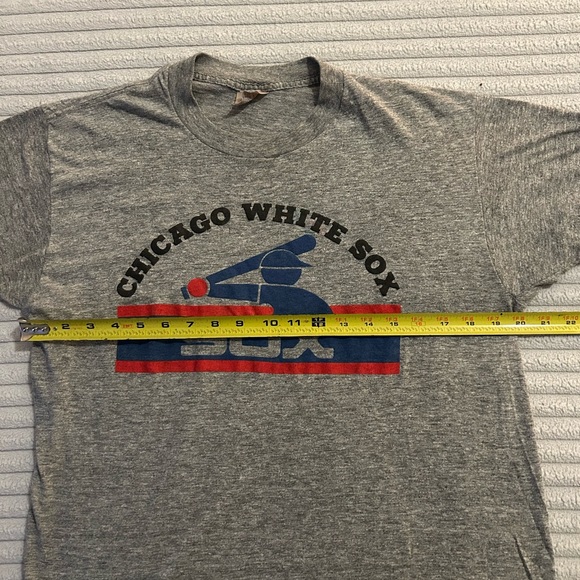 Chicago White Sox 80s logo Sneaker Tag T shirt - Picture 8 of 9